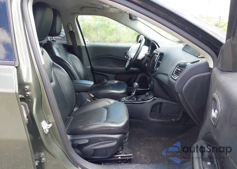 2019 Jeep Compass Limited 4X4 из США, поврежденный, VIN 3C4NJDCBXKT733847